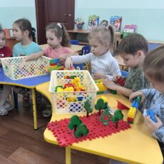 «Фантазируем, творим, конструируем». Строительная игра «Страна Смешариков» средняя группа №1