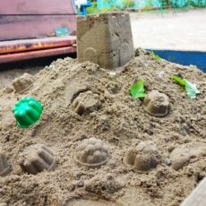 Строим замки из песка