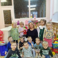Знакомимся с музыкальными игрушками
