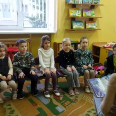 Слушаем  и читаем сказки