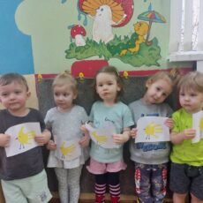 Рисуем ладошками с малышами