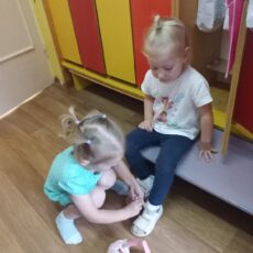 Учимся помогать друг другу