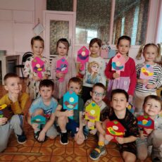 Аппликация «Сделаем скворечник для скворца» Аппликация «Сделаем скворечник для скворца»